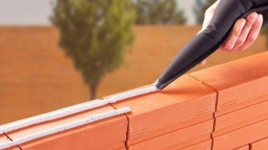 Tadbir land block glue